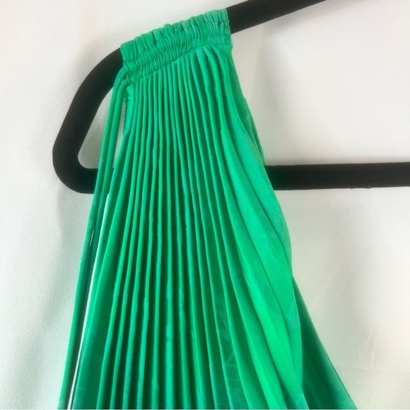 NWT Banana Republic Radiant One
Shoulder Top - M elegant Green Pleated - Picture 5 of 13